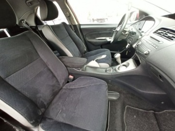 Honda Civic VIII Hatchback 5d 1.4 i 83KM 2006 Honda Civic 8 lat w jednych rękach, zdjęcie 9
