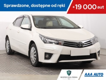 Toyota Corolla XI Sedan 1.6 Valvematic 132KM 2015 Toyota Corolla 1.6 Valvematic, Salon Polska