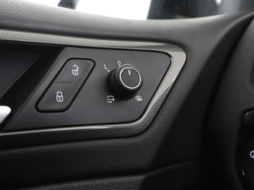 Volkswagen Golf VII Variant Facelifting 1.6 TDI-CR DPF BMT 115KM 2019 Volkswagen Golf DSG klima auto navi grzane fotele, zdjęcie 34