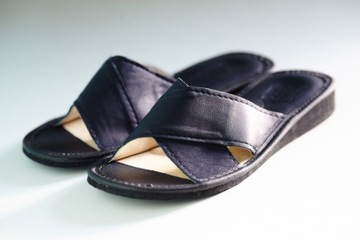 Модные женские шлепанцы кожаные тапочки 38 ХИТ