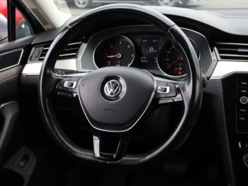 Volkswagen Passat B8 Variant 2.0 TDI BlueMotion SCR 190KM 2017 VW Passat 2.0 TDI, Salon Polska, Serwis ASO, zdjęcie 15