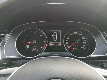 Volkswagen Passat B8 Variant 2.0 TDI 190KM 2015 Volkswagen Passat 2.0 TDI 190KM R-line # Automat, zdjęcie 13