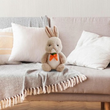 Прекрасная плюшевая кукла-кролик, обнимающая подушку, удобная декоративная бежевого цвета