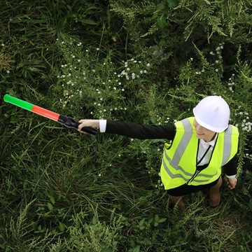 СВЕТОДИОДНЫЙ ФОНАРЬ ДЛЯ УПРАВЛЕНИЯ ДОРОЖНЫМ ДВИЖЕНИЕМ ПРОФЕССИОНАЛЬНЫЙ ФОНАРЬ