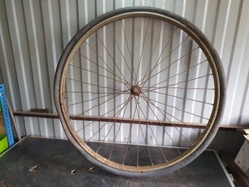 ПЕРЕДНЕЕ КОЛЕСО СТАРОГО ВИНТАЖНОГО ВЕЛОСИПЕДА 28 ДЮЙМОВ