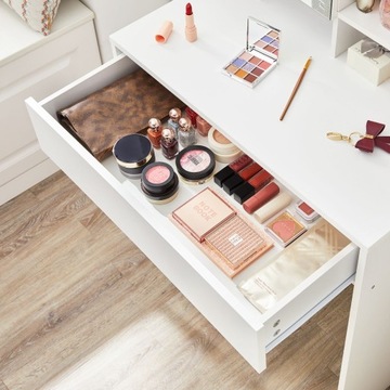 Современный белый туалетный столик с зеркалом и полками.