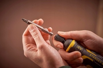 STANLEY FMHT66719 АККУМУЛЯТОРНАЯ ОТВЕРТКА 4 ​​В + БИТЫ