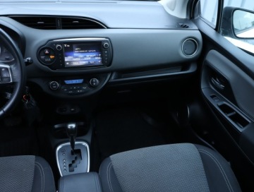Toyota Yaris III Hatchback 5d Facelifting Hybrid 100KM 2014 Toyota Yaris 1.5 Hybrid, Automat, Klima, zdjęcie 7