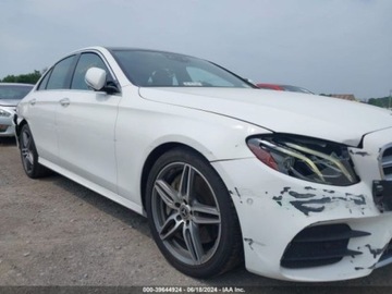 Mercedes Klasa E W213 2019 Mercedes-Benz Klasa E 2019 Mercedes-Benz E-Class E 300 RWD Sedan 2.0 241KM, zdjęcie 8