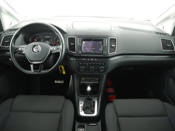 Volkswagen Sharan II Van Facelifting 2.0 TDI SCR 150KM 2020 Volkswagen Sharan Hak ! Tempomat ! Navi ! Podgrz., zdjęcie 20