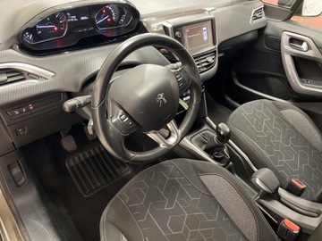 Peugeot 2008 I SUV Facelifting 1.2 PureTech 110KM 2017 Peugeot 2008 1.2 Pure Tech Active S&amp;S EAT6 I (2013, zdjęcie 9