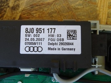 AUDI TT 8J R32 OSVĚTLENÍ LAMPA POLSTROVÁNÍ ŠEDÁ MINERAL GREY 8J0947111B