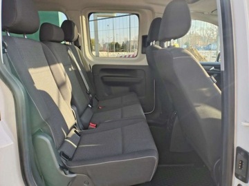 Volkswagen Caddy IV Kombi Maxi 2.0 TDI SCR BlueMotion Technology 102KM 2016 Volkswagen Caddy 2.0 TDI 102KM Maxi 7 osobowy Czujniki Parkowania Salon, zdjęcie 21