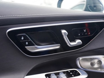 Mercedes GLC C254/X254 Coupe 2.0 220d 197KM 2025 MERCEDES-BENZ GLC 220 d 4-Matic AMG Line 2.0 (197KM) 2025, zdjęcie 10