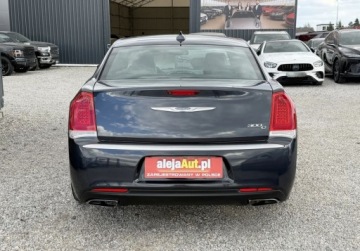 Chrysler 300C II Sedan Facelifting 3.6 V6 286KM 2017 Chrysler 300C 300C 3.6 LPG 285 KM 2017r Warszawa 3.6 BenzynaLPG 285KM, zdjęcie 2