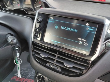 Peugeot 208 I Hatchback 5d Facelifting 1.2 PureTech 82KM 2019 Peugeot 208 Klimatyzacja Kamera Komputer Tempomat 1.2 Benzyna 82KM, zdjęcie 15