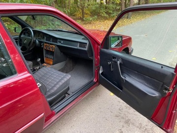 Mercedes 190 1.8 i 109KM 1993 Mercedes-Benz W201 (190) Mercedes Benz 190 1.8 Super Stan 1.8 Benzyna 109KM, zdjęcie 24