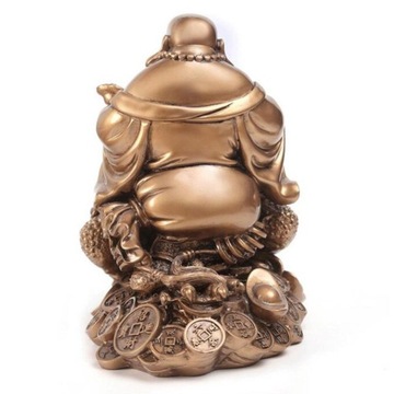 Śmiejący się Budda siedzący na pieniądzu