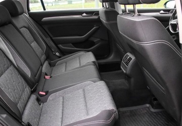 Volkswagen Passat B8 Variant Facelifting 2.0 TDI SCR 150KM 2022 Volkswagen Passat Variant 2.0TDI 150KM Business DSG, Czujniki Parkowania,, zdjęcie 11