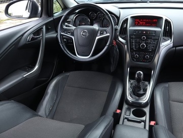 Opel Astra J Hatchback 5d 1.7 CDTI ECOTEC 110KM 2011 Opel Astra 1.7 CDTI, Klima, Klimatronic, Tempomat, zdjęcie 6