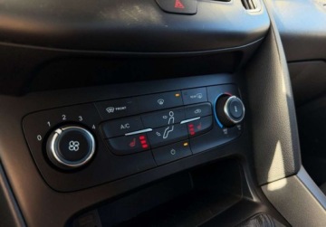 Ford Focus III Sedan Facelifting 1.5 EcoBoost 150KM 2017 Ford Focus 1.5 EcoBoost 150KM MT6 SYNC Edition Salon PL ASO 1.5 Benzyna, zdjęcie 19