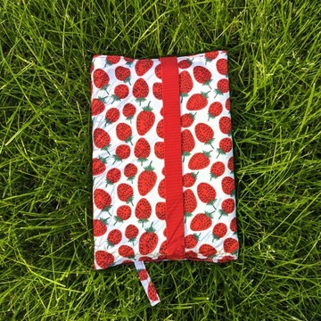 Etui na książkę / notatnik - 25x16cm / Truskawki