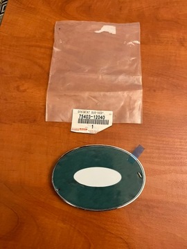 TOYOTA AURIS II PRIUS III HYBRID ZNAK ZNAKY 75403-12040