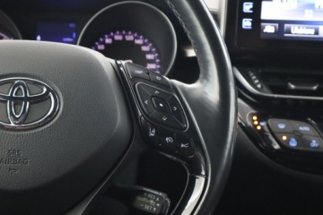 Toyota C-HR I Crossover 1.8 Hybrid 122KM 2018 Toyota C-HR 1.8 Hybrid, Salon Polska, zdjęcie 17