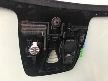 VOLVO V60 LIFT 14-18 SZYBA CZOŁOWA PRZÓD ORYG 16r