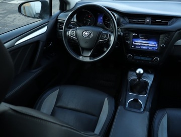 Toyota Avensis III Wagon Facelifting 2015 2.0 D-4D 143KM 2017 Toyota Avensis 2.0 D-4D, Salon Polska, Skóra, zdjęcie 6