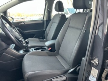 Volkswagen Touran III 1.5 TSI EVO 150KM 2021 Volkswagen Touran 1.5 TSI EVO Comfortline Plus. VAT Marza 1.5 Benzyna, zdjęcie 19