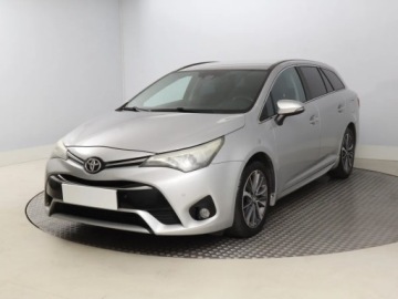 Toyota Avensis III Wagon Facelifting 2015 2.0 D-4D 143KM 2015 Toyota Avensis 2.0 D-4D, Salon Polska, Navi, zdjęcie 1