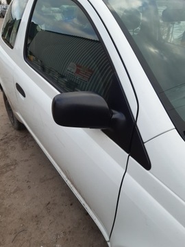 PRAVÉ ZRCÁTKO TOYOTA YARIS 2002 ROK