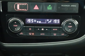 Mitsubishi Outlander III SUV Facelifting 2015 2.0 MIVEC 150KM 2016 Mitsubishi Outlander 2.0, Salon Polska, Klima, zdjęcie 9