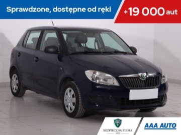Skoda Fabia II Hatchback Facelifting 1.2 HTP 70KM 2011 Skoda Fabia 1.2 12V, GAZ, Klima