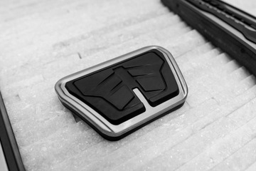 BMW M4 F82 2014+ VRSTVA  NA PEDÁLY AUTOMAT
