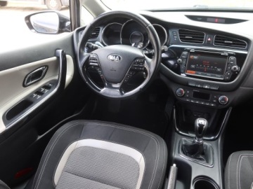 Kia Ceed II Kombi 1.6 CRDi 128KM 2013 Kia Ceed 1.6 CRDi, Navi, Klima, Klimatronic, zdjęcie 6