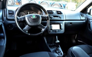 Skoda Fabia II Hatchback Facelifting 1.2 TSI 105KM 2010 Skoda Fabia Automat, Klimatyzacja, Nawigacja, Grzane Fotele 1.2 Benzyna, zdjęcie 4