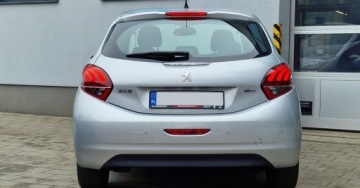 Peugeot 208 I Hatchback 5d Facelifting 1.2 PureTech 82KM 2017 Peugeot 208 Salon PL Faktura VAT Climatronic Czujnik deszczuzmierzchu 1.2, zdjęcie 5