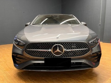 Mercedes Klasa A W177/V177 Hatchback Facelifting 1.3 180 136KM 2025 MERCEDES-BENZ A Klasa 180 AMG Line 1.3 136KM, zdjęcie 1