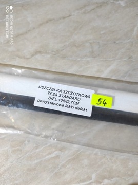 Уплотнитель дверной щетки 1м: 37мм Tesa белый