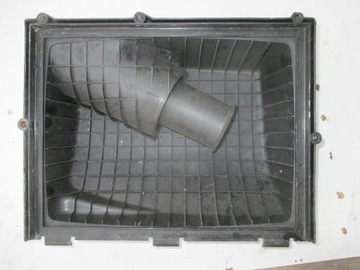 OPEL VECTRA C 1,9 KRYT FILTRU VZDUCHU 55350912