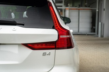Volvo V60 II  Kombi Facelifting 2.0 B4 B 197KM 2025 Volvo V60 Ultra Dark B4 Mild hybrid Benzyna 197+14, zdjęcie 8