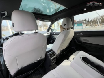 Volkswagen Tiguan II 2019 Volkswagen Tiguan R-line 7 Osobowy Benzyna 2.0 - 203KM Automat Servis, zdjęcie 28