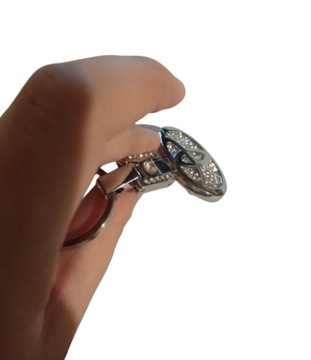 Серебряный брелок с кристаллами Toyota Avensis Verso авто