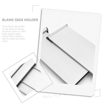 Табличка с номером дома на входной двери