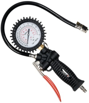 Yato YT-23703 Пистолет для подкачки шин с манометром 0,8 МПа 440 мм