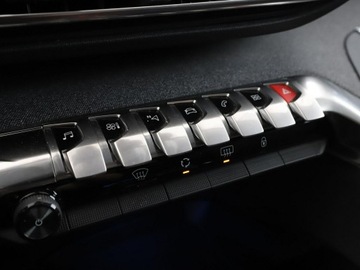 Peugeot 3008 II Crossover 1.2 PureTech 130KM 2019 Peugeot 3008 Allure automat półskóra navi, zdjęcie 29