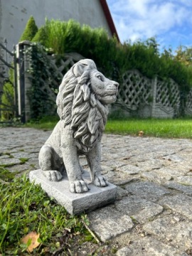 БЕТОННАЯ СКУЛЬПТУРА ЛЬВОВ НА ПОДСТАВКЕ ИЗ ЛЕВОЙ И ПРАВОЙ САДОВЫХ ФИГУР