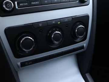 Skoda Octavia II Hatchback Facelifting 1.4 TSI 122KM 2010 Skoda Octavia 1.4 TSI, Salon Polska, Serwis ASO, zdjęcie 14